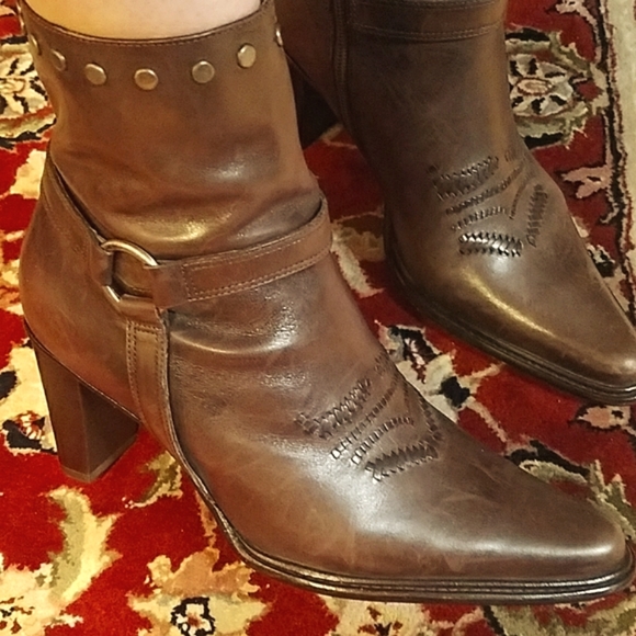 ARTURO CHIANG 10 Pointed toe Studded Embroidered Brown leather bootie Zipper - Picture 4 of 16